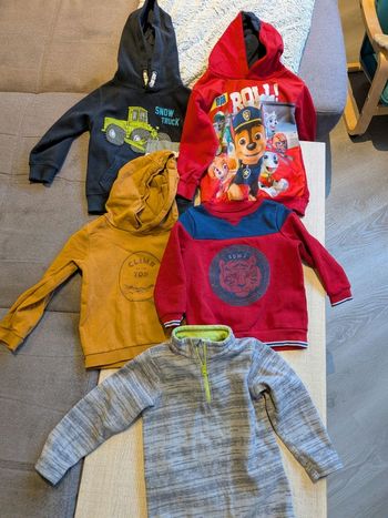 Lot sweat capuche 4 ans garcon 
