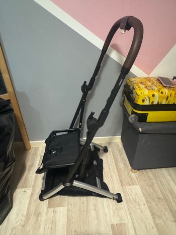 Châssis cybex orféo  + deux roues avant