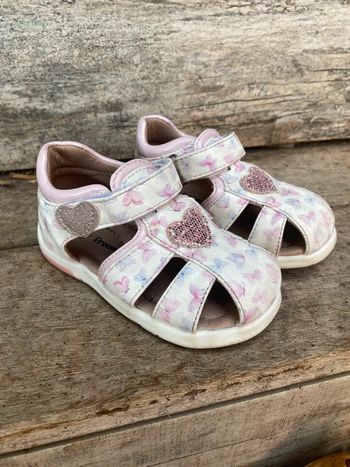 Sandales fermées papillons Freemouss 21