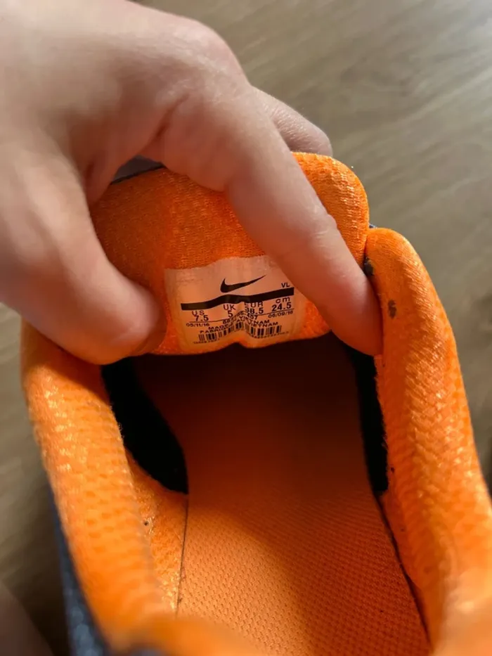 Baskets nike 38.5 - photo numéro 4