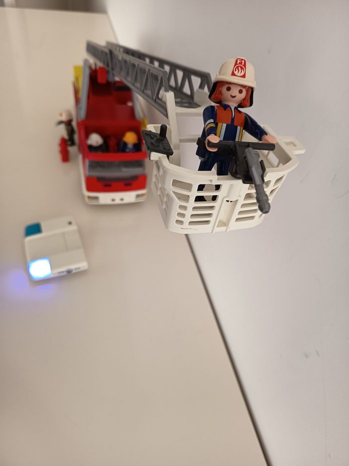 Playmobil camion de pompier - photo numéro 3