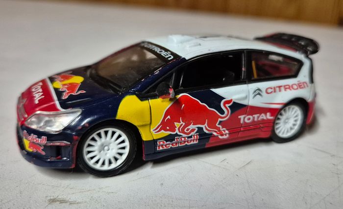 Voiture miniature citroen C4 wrc 1/43 norev No.7 racing red bull total Rallye Portugal 2010