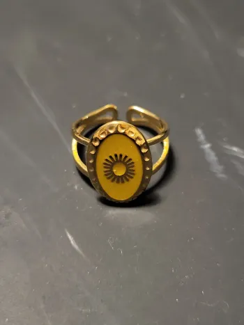 Bague ovale acier inoxydable avec soleil jaune