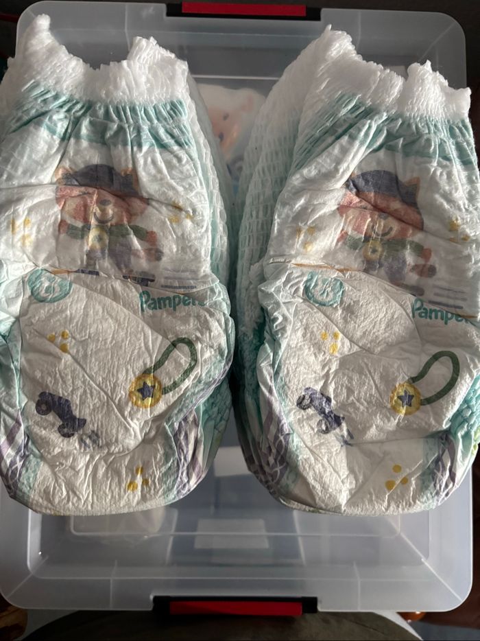 24 couches Pampers en vrac - photo numéro 3
