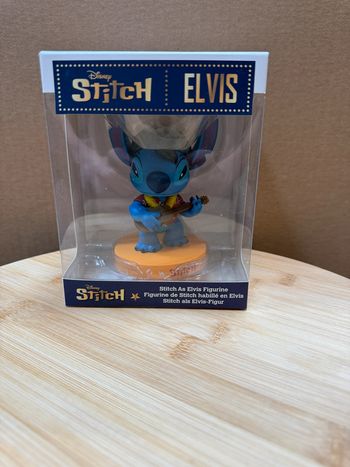 Figurine Stitch Elvis Hawaïen – Disney Grand Jester Officielle