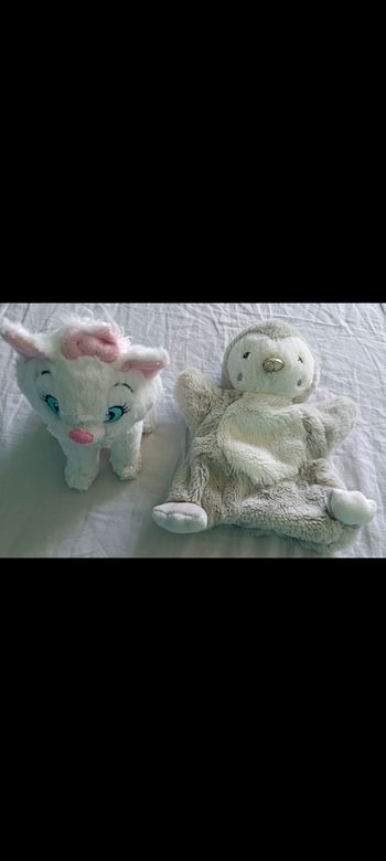 Lot peluches Marie Disney store et marionnette pingouin