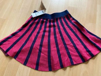 Jupe de marque Benetton, coupe large patineuse, taille 6 7 ans neuve