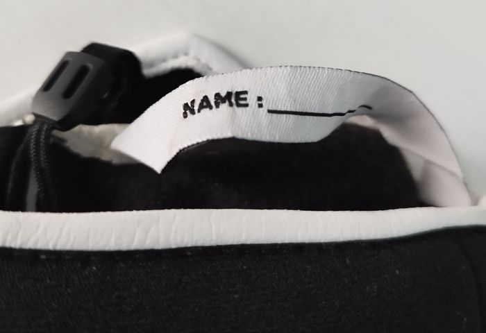 Paire de gants noire et blanche - photo numéro 6