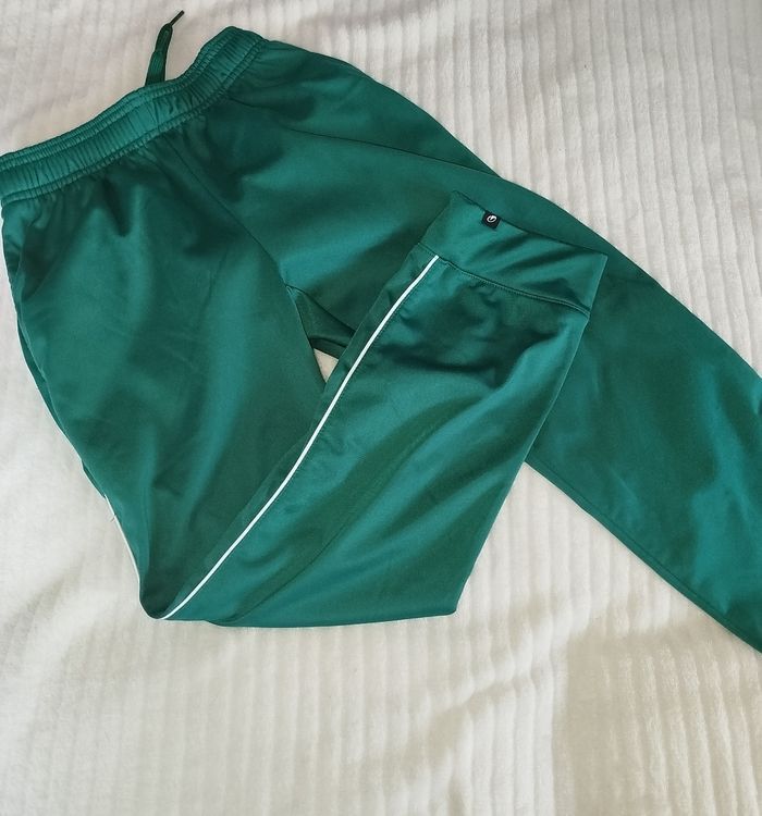 Décathlon Ensemble Jogging/Survêtement Garçon 8-9 ans NEUF - photo numéro 4