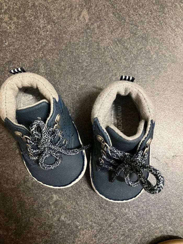 Chaussures bébé neuves 16