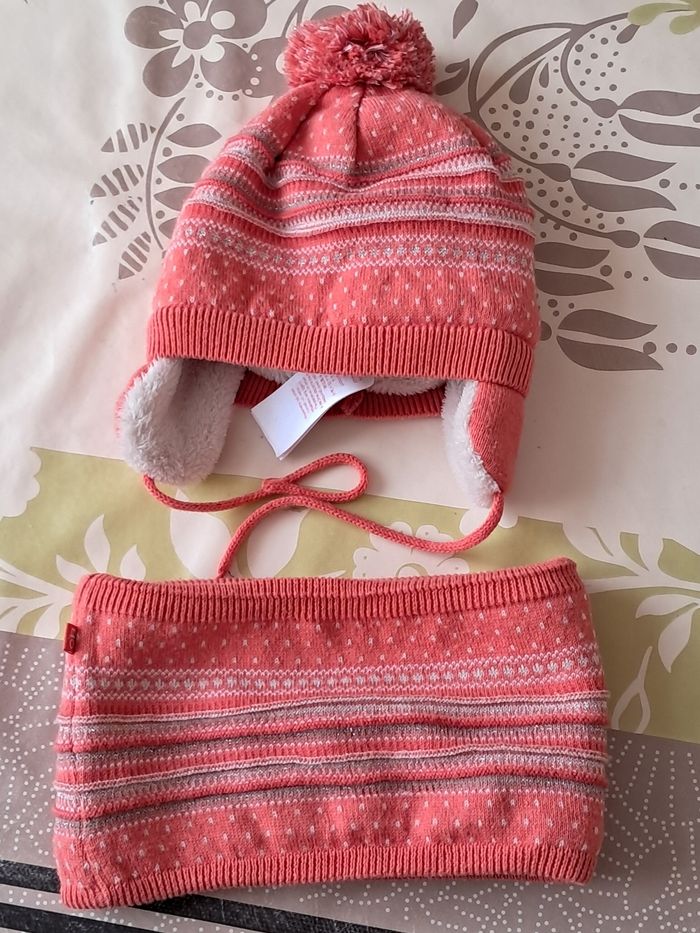 Bonnet et tour de  cou fille  6/12mois