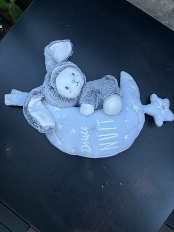 Peluche berceuse avec accroche