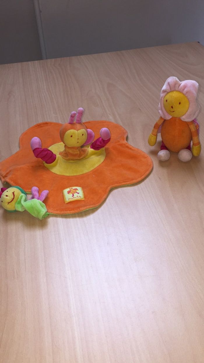Lot de 2 doudous moulin roty et une autre en deco qui était collée sur une lampe.