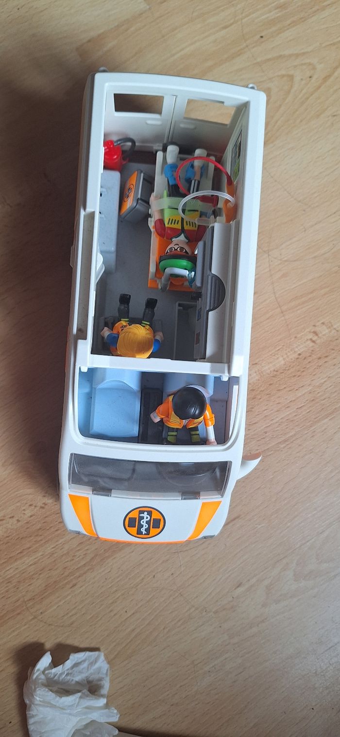 Ambulance Playmobil - photo numéro 2