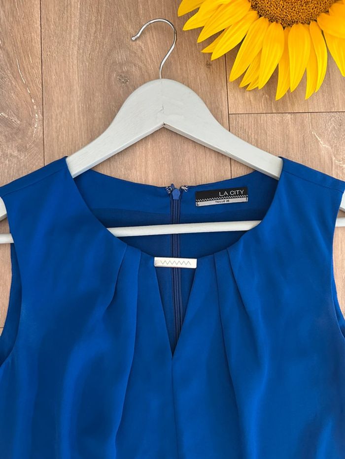 Jolie robe bleue - photo numéro 2