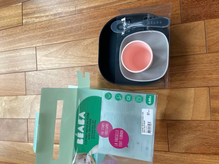 Coffret repas en silicone beaba verre cuillère assiette et bol rose et gris  jamais utilisé - photo numéro 2