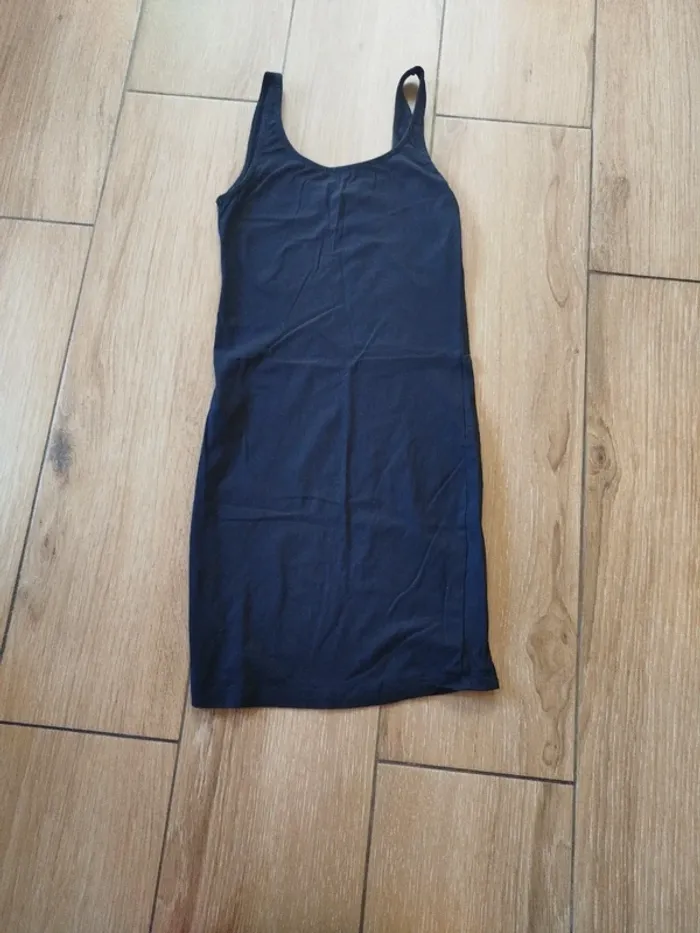 Robe noire courte neuve cache cache - photo numéro 2