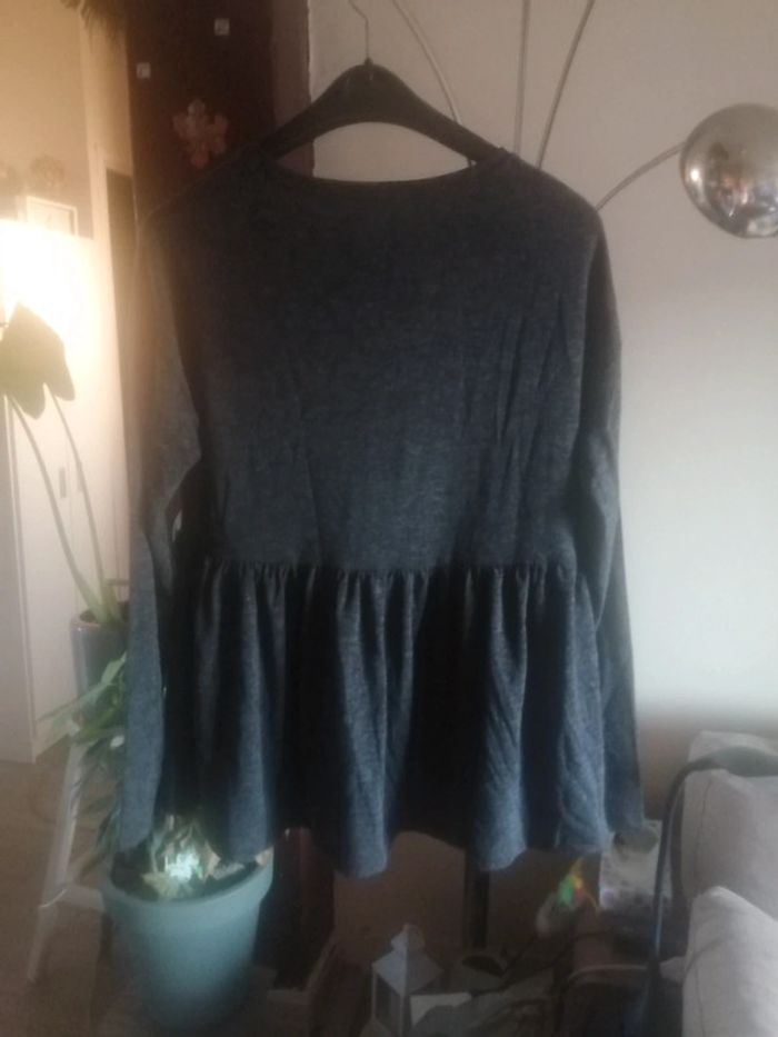 🌸Tunique ou pull léger oversize gris à volants collection 2023 Taille 38 "Mango" Neuf 🌸 - photo numéro 4