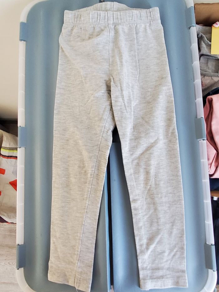 Lot de 4 leggings + 1 short taille 4 ans - photo numéro 8