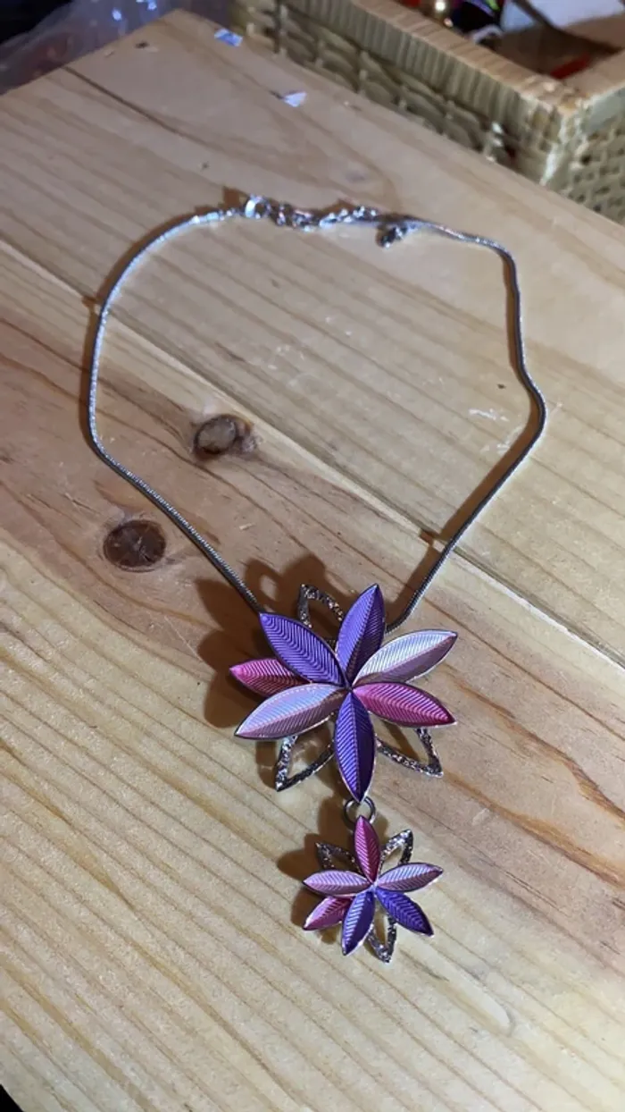 Collier pendentif fleurs - photo numéro 2