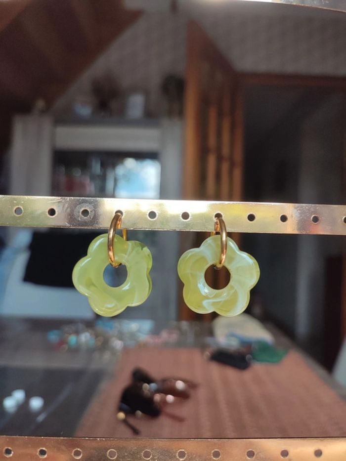 Boucle d'oreilles fleur verte