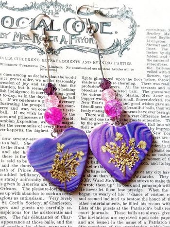 Magnifique paire de boucles d'oreilles pendantes cœur violet