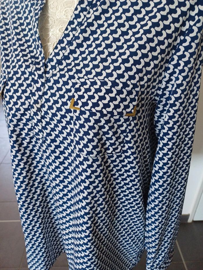 Blouse blanc et bleu marine taille 44/46 - photo numéro 2
