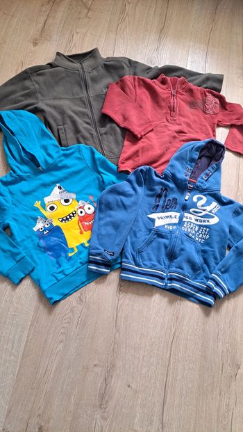 Lot 4 sweats/polaire dont 3TBE