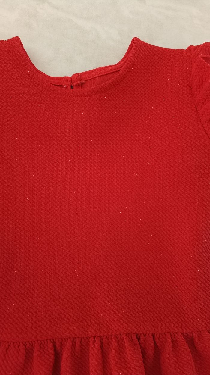 Robe rouge a paillettes - photo numéro 2