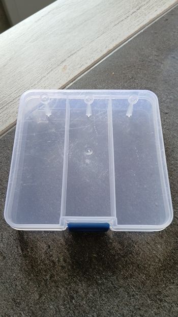 Lot boîtes en plastique