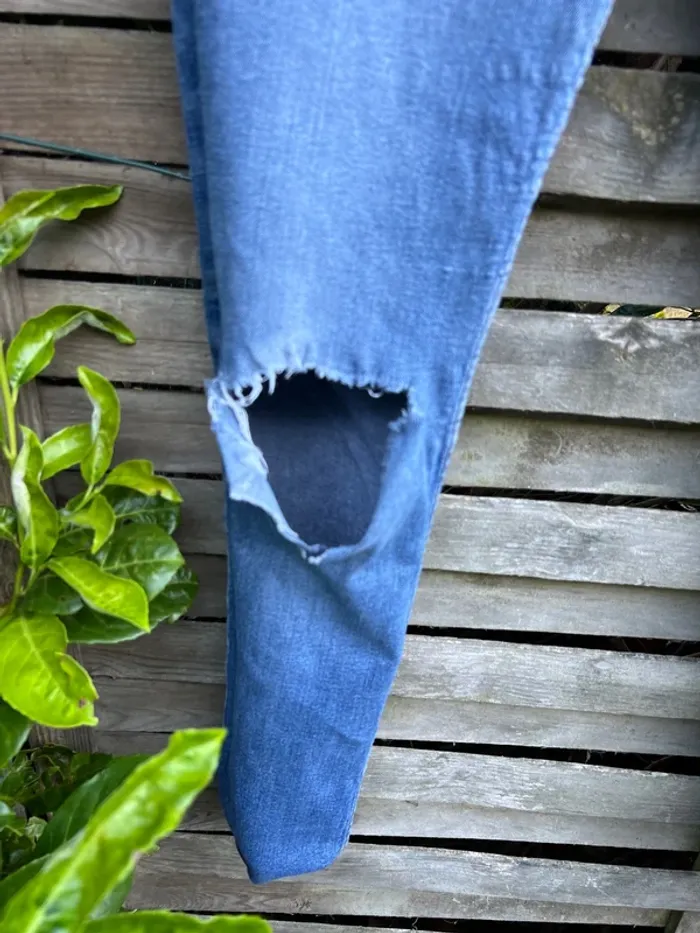 Jean troué Kiabi – Taille 38 Slim très bon état - photo numéro 3