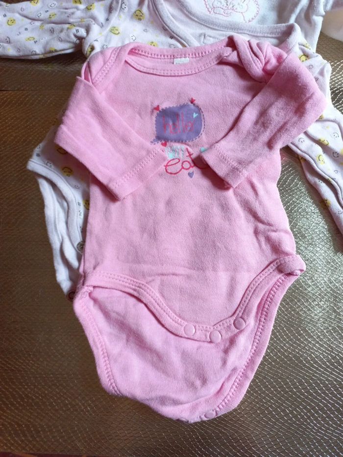 LOT 5 Bodys 0 mois a 1 mois coton - photo numéro 4