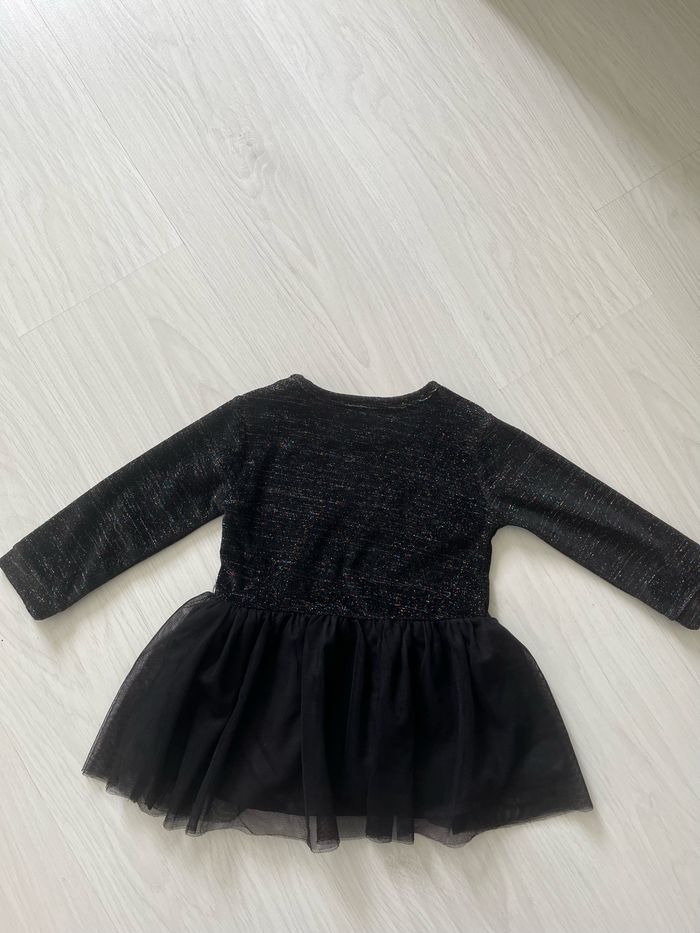 Robe noir avec des paillettes