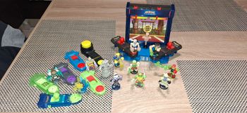 Lot Akedo – Arène + 10 figurines + accessoires