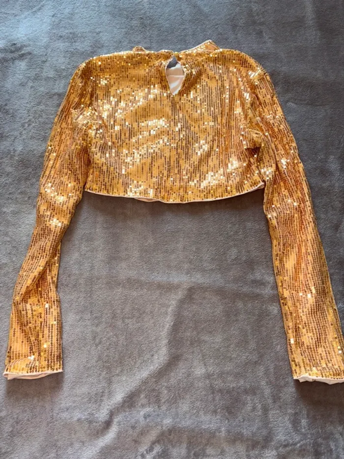 Haut femme à paillettes court à manches longues Shein en très bon état taille 34. Couleur doré. - photo numéro 8