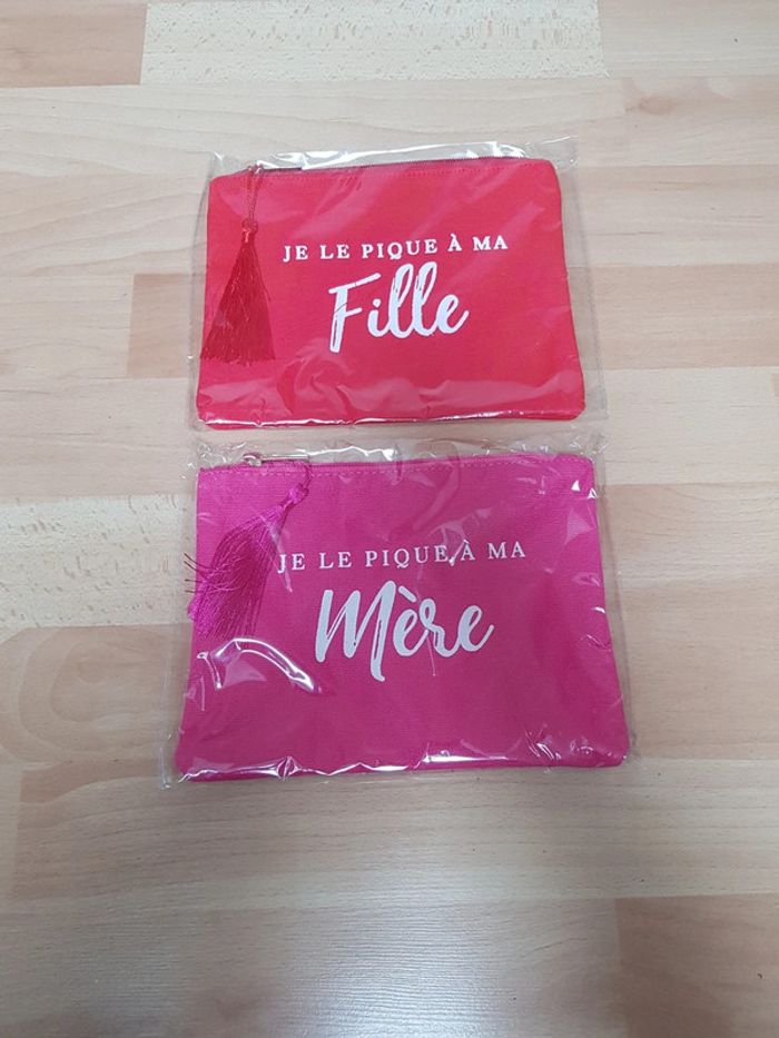 Lot de 2 pochettes neuves