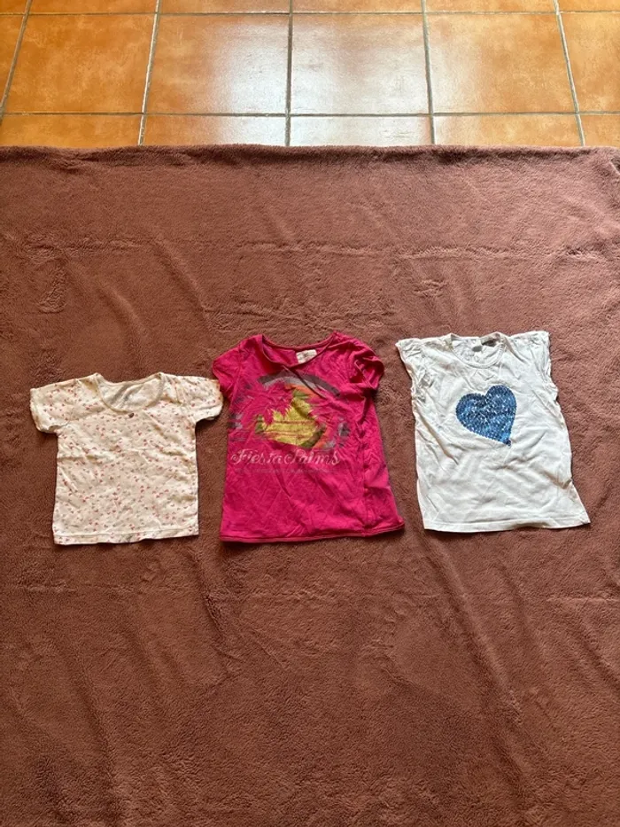 Lot trois tee-shirt manche courte fille