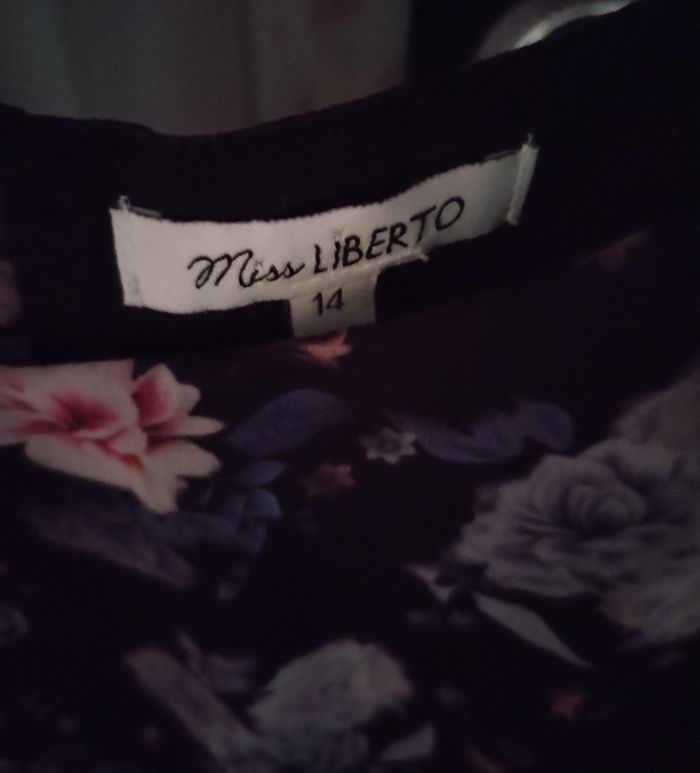 Très beau haut "Miss Liberto" neuf - photo numéro 3