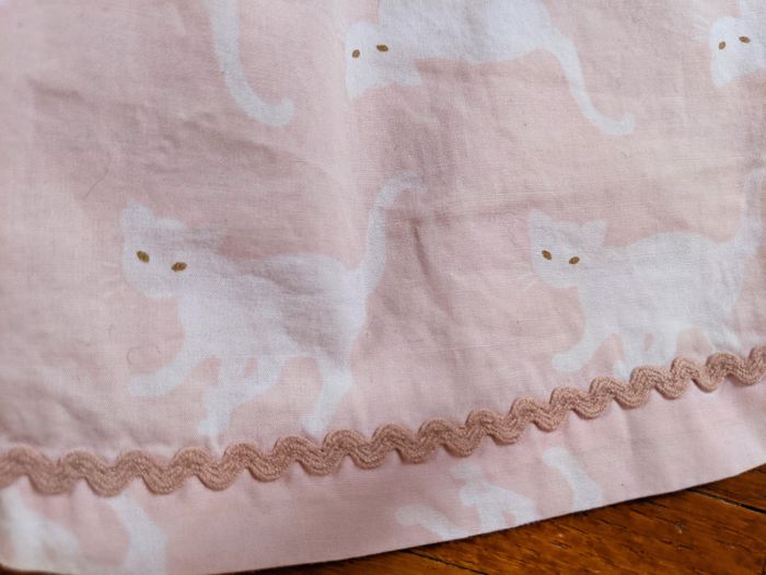 Jolie robe Natalys neuve rose imprimé chats blancs - photo numéro 3