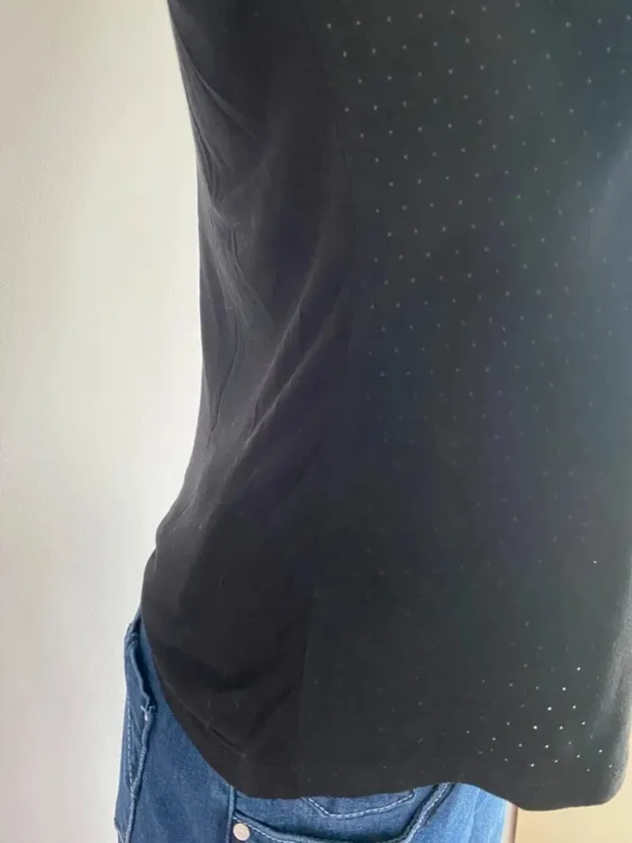 Joli haut noir uni femme 38/40 - photo numéro 2