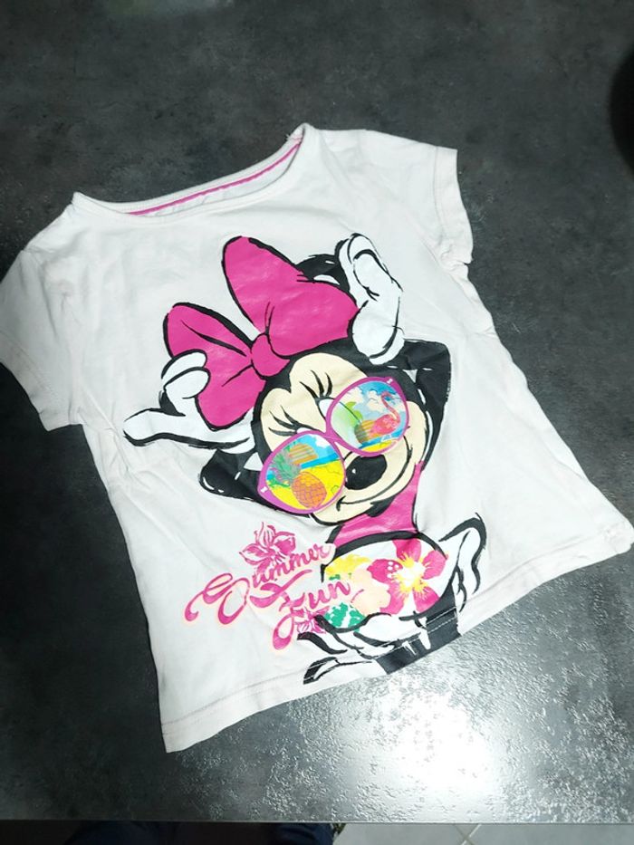 Tee shirt Minnie Disneyland Paris 6 ans en excellent état