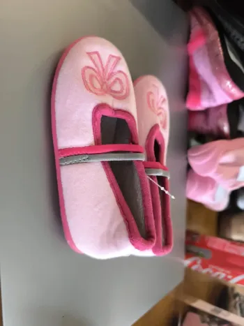 289374 chaussons fille 25