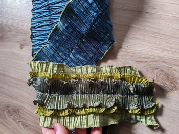 Echarpe froufrou ou à volants belu vert plat