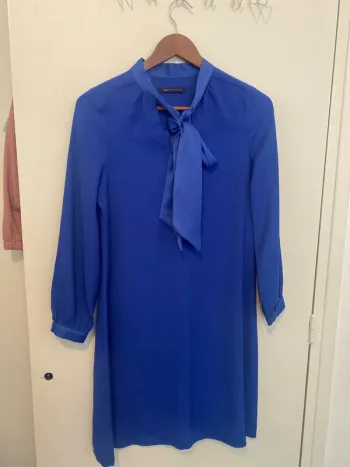 Robe bleue roi