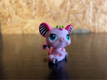 Idée cadeau 🎁 1 figurine Petshop LPS
