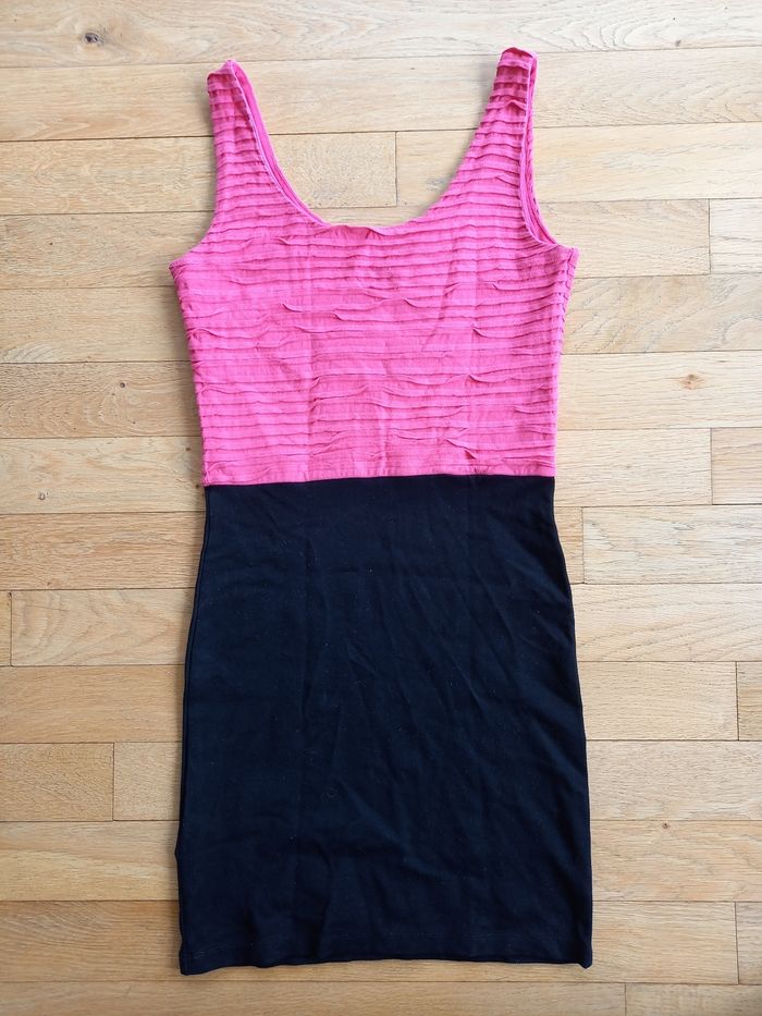 Robe été noire et rose sans manche taille M - photo numéro 3