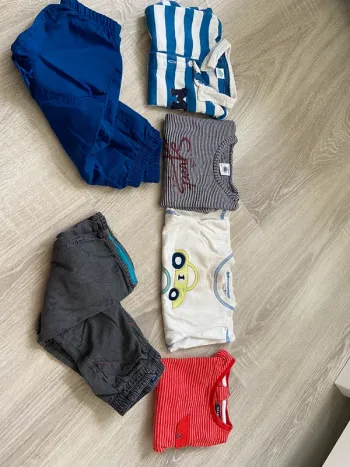 Lot 12 mois garcon pantalon et t shirt manche longue