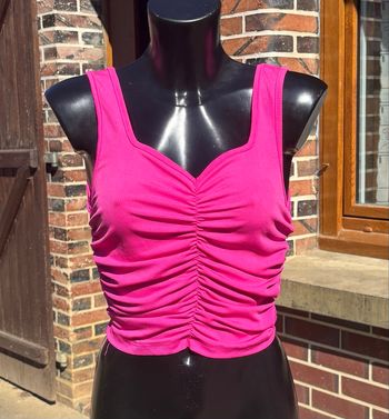 💖 Débardeur court rose flash drapé – Taille 34 (XS)