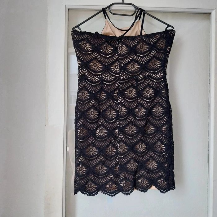 Robe courte dentelle taille M - photo numéro 3