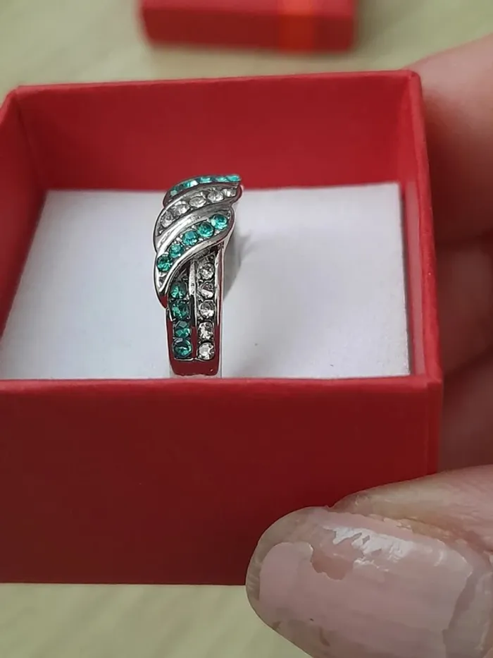 Bague avec strass transparents et bleus, taille 53 (doigts fins) - photo numéro 3